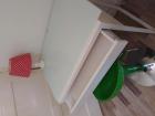 Wit bureau met glasplaat en lade €49,=